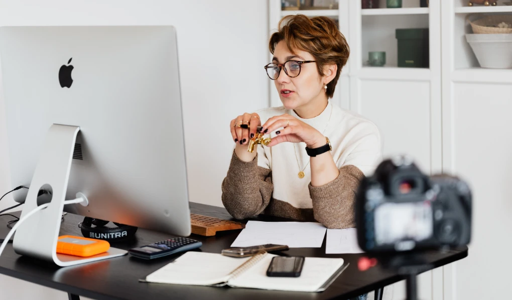 Woman sitting at her desk, on a video call