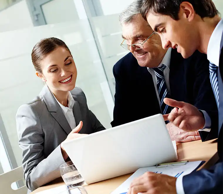 business-colleagues-laptop-in-meeting